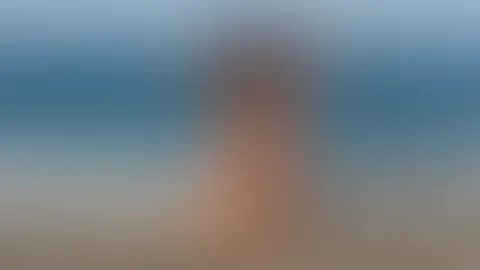 Ich möchte, dass du mich am Strand siehst! Ohne Kleidung!