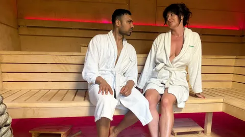 Asha Heart bekommt einen C******e in der Sauna Asha Heart bekommt einen C******e in der Sauna