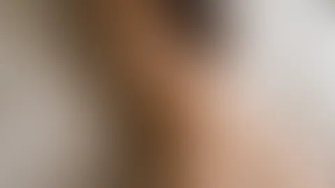Schon arschhoch und bereit… wer schiebt jetzt seinen dicken S*****z rein und f**kt mich durch? 🥰