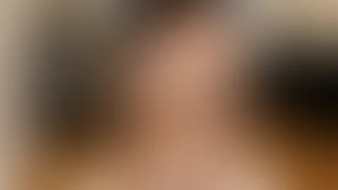 Ich bin komplett nass und bereit. Schieb mir deinen Kolben erst in den Mund, dann in die F***e und zum Schluss in den