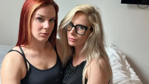 Dreier mit zwei Mädels: Alexa & Tinas unerwarteter Gast nimmt sich ihre Muschis – Falscher Zimmerservice