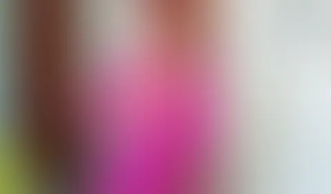 Video 5:00. Billenkoek voor Stefan. Stefan, you are a bad boy! You earn a spanking on your butt. Come here and bend over and I will give you hard spanks on your buttocks. Not only that, I will humil