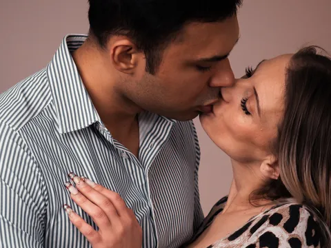 Heiße MILF trifft mich in der hotellobby und wird im zimmer gef**kt