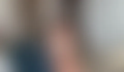 Mega-Titten-Brünette saugt Dildo leer & fingert sich zum Wahnsinn!
