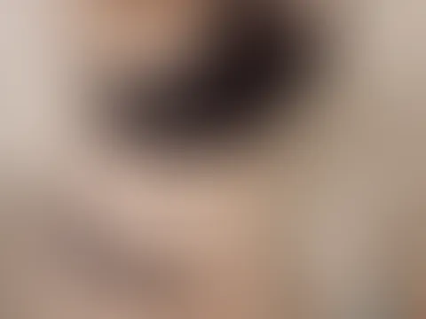 Von Geburtstagsoutfit zu nackt in ein paar fotos