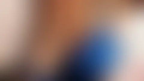 Sommer-Vibes: großer Busen, blauer Bikini und keine Rasur. Perfekt.