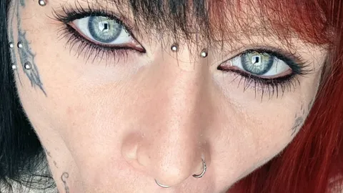 Ich schau dir tief in die Augen und nehme ihn in den Mund 😈🔥🌶