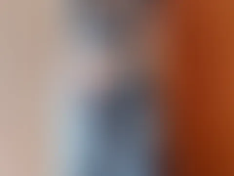 Wollt ihr sehen wie ich mich ausziehen, meine enge kleine P***y feucht wird und ich mir dann einen Dildo schiebe? Dann schau gerne rein und lass mich doch bitte Like da und Follow mir 😘