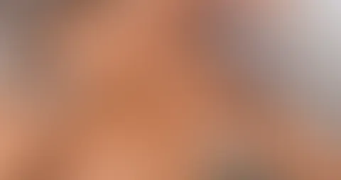 Körper einölen auf dem Balkon 🥵