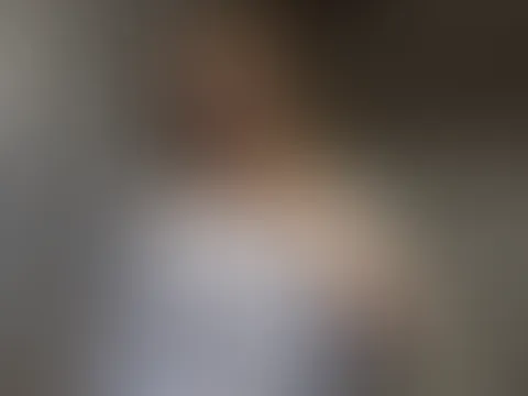 Ich ziehe für zwei sexy/heiße Outfis vor der Cam an