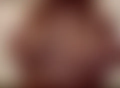 Meine Brüste ausgiebig eingecremt und durchgeknetet 😜
