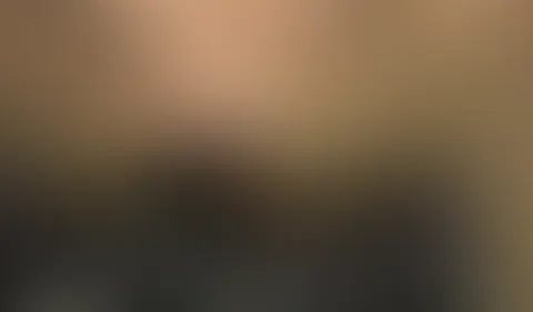 Geile S*x mit große Dildo und F**kmaschine