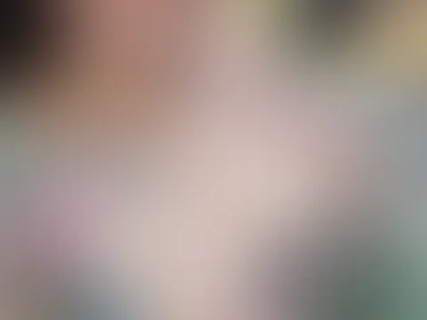 Heute mal nicht nackt.🤯 Freundin ist da. Schnell noch ein Bild für dich gemacht.💋 So lässt es sich doch aushalten, oder?😍