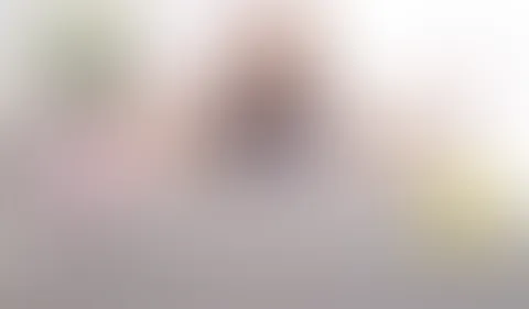 Echt jetzt? Abgep**st am Küchentisch! + BONUS P**S CLIP Ich sitze dir in der Küche gegenüber. Breitbeinig auf meinem Stuhl und gerade keine Lust auf die Toilette zu gehen. Also lasse ich es einfach l