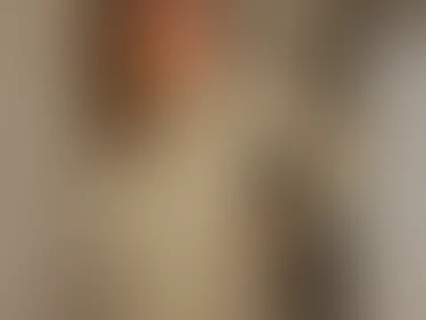 Ich wollte mich heute nochmal bei euch melden… ✨🥂 Frohes Neues Jahr 🎆🤍 Heute mal ein etwas artigeres Bild von mir 😇… aber ihr kennt mich… ganz so brav bleib ich eh nie 😏💋 Ich freu mich riesig a