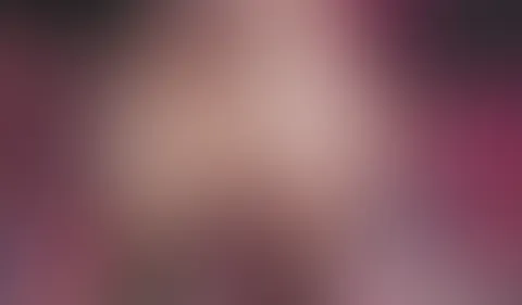 Ich bin Doggy vor dir mit einer aufgerissenen Netzstrumpfhose und reiße mir meine Löcher für dich auseinander 💦