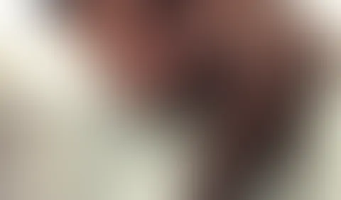 BEIM F**KEN AUF DEINEN S*****Z GEP**ST! Hallo mein Lieber! Du hast es dir gewünscht und natürlich mache ich das! Ich f**ke mich richtig geil mit deinem S*****z und dann p**se ich meinen warmen Goldene