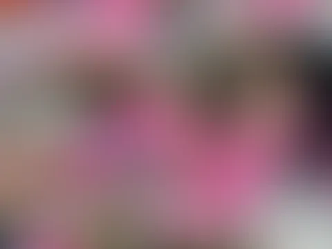 Neues aus-gefallendes extrem Video online ❣️Lady in Pink hier! 🌸 Heute wird es heiß mit meinem sexy Nylon-Anzug. Bereit für neue Erlebnisse!