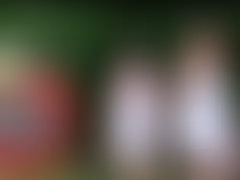 Unschuldige Teen Stiefschwestern P**sen sich auf die Füße!