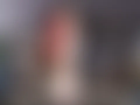 Ich bin mal wieder allein zu Hause, als ich das Öl vor mir sehe, wer das hier wohl zuletzt gebraucht hat :) langsam tropft das Öl über meinen nackten Body , über meine Brüste, die harten Nippel bis zu