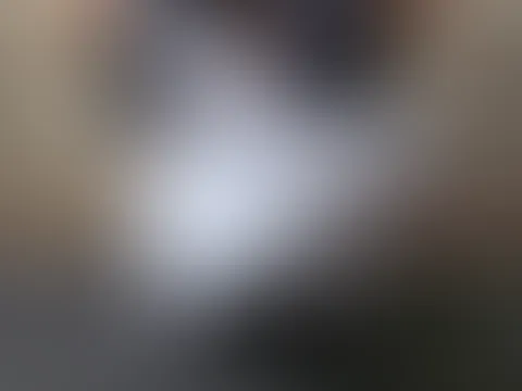 Heute wird’s langsam… ganz langsam 🖤 Meine weißen Socken, meine Füße, jeder Moment bewusst genossen… Aber viel spannender: Was willst du sehen? 👀 Ich mache auch individuelle Wunschvideos & Bilder – 