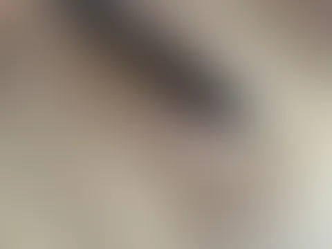 Was ist denn da grad passiert 💦💦 siehst du die Pfütze und wenn du genau hinschaust meinen cremigen P***ysaft am Dildo. Bin sooo geil gewesen 🥵