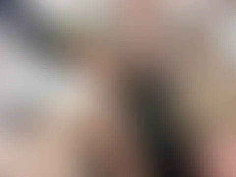 Meine Brüste quellen aus meiner Latexbluse 😱