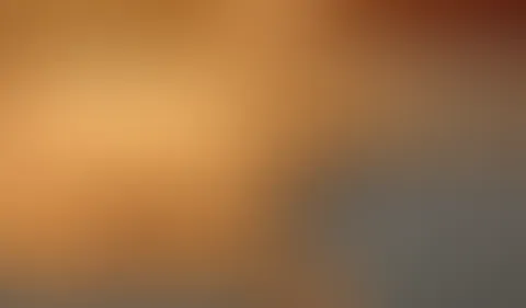 Langsam strecke ich meinen Körper, meine Kurven spannen sich, meine Brüste schwingen bei jeder Bewegung mit. Keine Kleidung, kein Halt – nur pure Freiheit! Ich genieße es, meinen nackten Körper in all