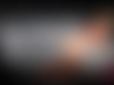 Masturbation in roten Dessous und Nylons