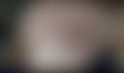 Geiles Titten Kneten 🤤 Schau, wie ich mit meinen perfekten Brüsten spiele 😏😏💖 #nippelpiercings #lackiertefingernägel Gönn dir mein #Video ❣️