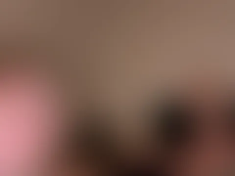 Sonntagabend… und ich lieg schon bereit 😏 Sieht doch gemütlich aus hier – kommst du dazu? Ich rück auch ein Stück… vielleicht 😉💋