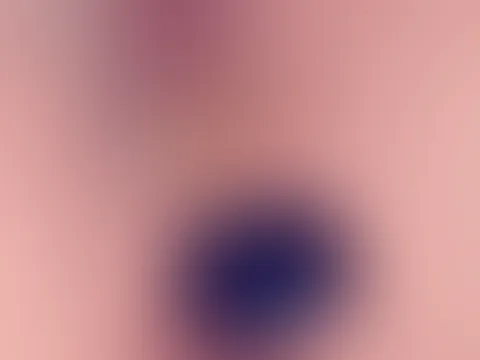 Kleines schmutziges Geständnis von mir … ich habe gerade einen Plug drin. 🍑  Dieses Gefühl ist so gemein gut. Nicht sichtbar für euch, aber ich spüre ihn bei jeder kleinen Bewegung. Beim Liegen, beim