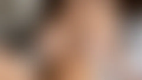 Nackt und total preisgegeben… ich will dass du mir erst die Fötze richtig leckst und mich danach mit deinem harten