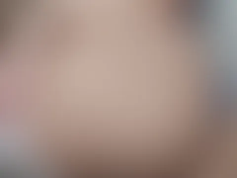 💦💦💦In the video I start calm, almost teasing… then the pace builds, and my gaze gets deeper. You feel yourself slowly losing control… and you don’t stop. 🎬😏