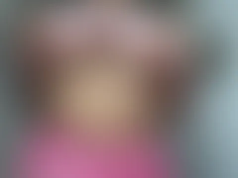 Soll ich das Oberteil hoch ziehen? 😜