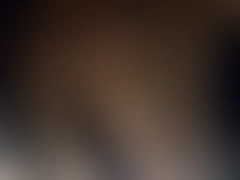 Halb nackt an der Wand draußen im Park und vll läuft ja zufällig jemand vorbei 🤭🤭💋