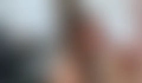 Im Bürostuhl f**kt es sich am besten - geiler F**k mit Gesichtsbesamung 😈