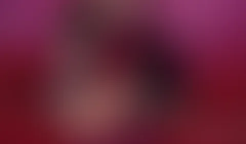 Meine Freundin Manon zeigt mir, wie ich es ihrer Designer-P***y besorgen soll