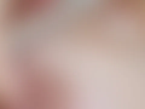 Kommst du mit ins heiße Nass und hilfst mir meine Titten zu verwöhnen?