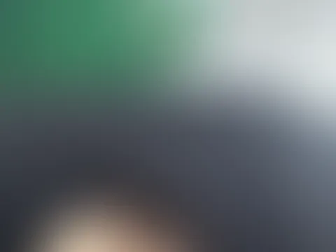 „Na, neugierig geworden? 😏 Ein kleiner Blick unter den Stoff … und glaub mir, darunter wird’s noch viel interessanter 🔥🖤 Wer mehr sehen will, weiß ja, wo er klicken muss 👀✨“