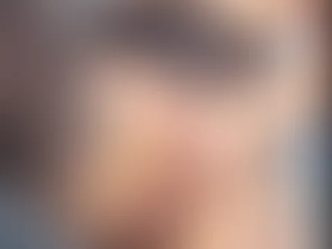 Ich sehe zwar aus wie das Mädchen von nebenan aber komme wie eine kleine f**kschlampe, meine P***y läuft aus und ich Squirte