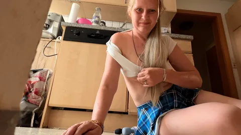 Sexy Lisa loves having fun with you