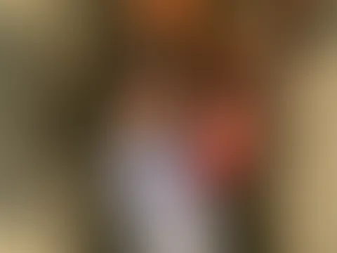 Sue im Hunkemöller - Anprobe und Selbstf**k / Public + Toy‘s