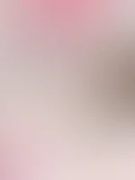 Dieser Dachboden Fund hat es mir besonders angetan. Wenn die Federn so über meine Haut gleiten werden ich ganz wuschig.