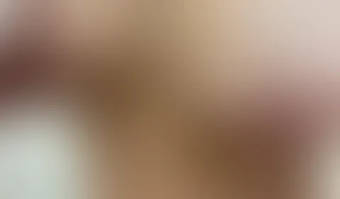 Guten morgen babe💋 hast du gut geschlafen!😴 Ich hüpf schnell unter die Dusche 🚿 und mhmm ich kann einfach nicht die F****r von mir lassen 🥵🥵