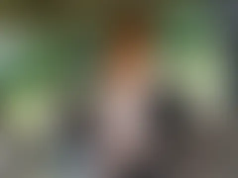 Heißer F**k in der Traktorkabine! Stell dir vor ich bin mit dir bei der Feldarbeit im Schlepper und es ist so warm in der Kabine ich zieh mich komplett nackt aus und sitze breitbeinig auf deinem Fahre