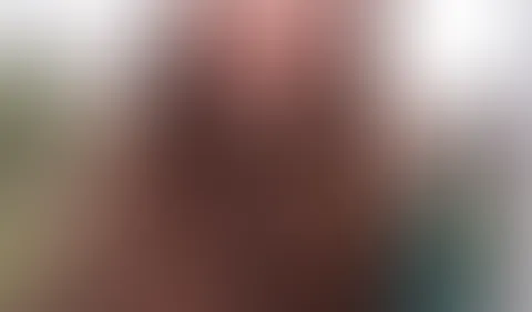 Outdoor P**s vergnügen mit Emmi! Du hast es dir gewünscht... also bekommst du es! Ich bin draußen unterwegs und wie das bei uns Frauen halt so ist müssen wir immer strullern! Ja und ich bin da keine