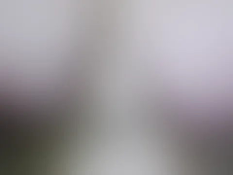 Kette um die Brüste
