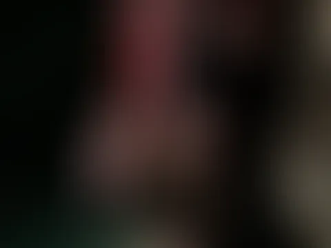 Vielleicht solltest du nicht nur dieses eine Bild sehen… ❤️🖤 Manchmal erzählt ein einziges Foto nicht die ganze Geschichte. 😉 Wenn du neugierig bist, was bei diesem Shooting noch entstanden ist, dan