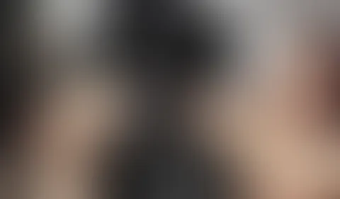 MILF MIT RIESEN TITTEN BESORGT ES SICH BIS DIE SÄFTE LAUFEN!!!